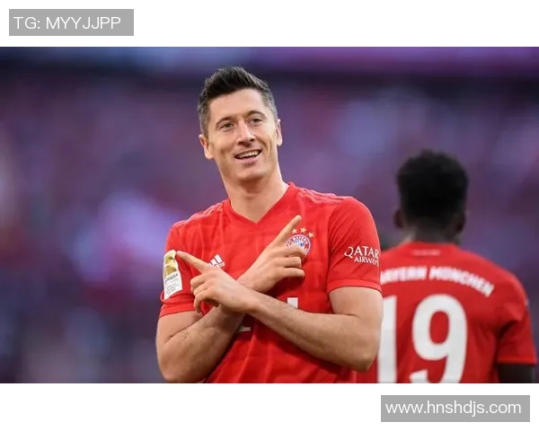 一群小孩追捧的足球明星是谁他背后的故事和影响力解析 一群小孩追捧的足球明星是谁他背后的故事和影响力解析