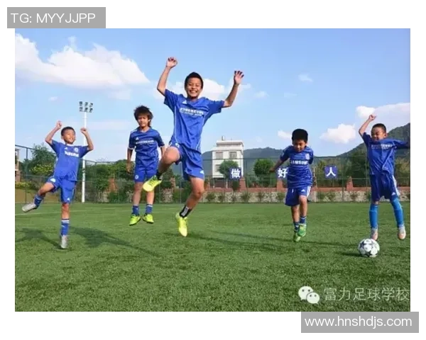 中国足球球星走进校园引发热烈反响 学生们热情参与感受足球魅力 中国足球球星走进校园引发热烈反响 学生们热情参与感受足球魅力