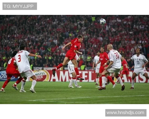 全球球星齐聚赛场展开巅峰对决激烈角逐谁能问鼎足球之巅