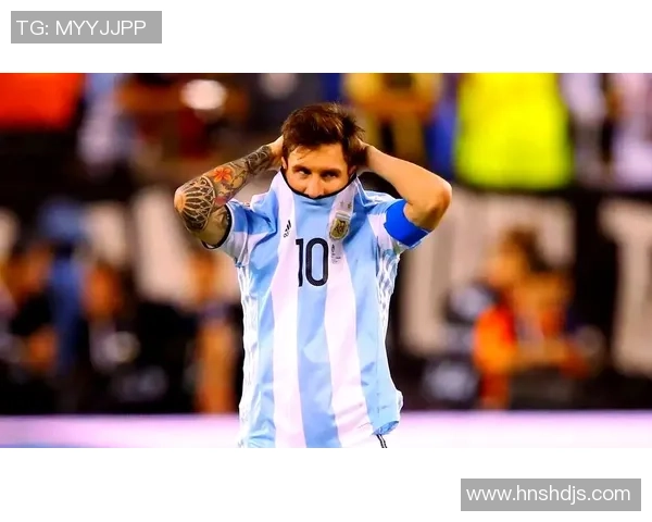 梅西驰骋绿茵场展现王者风范足球巨星壁纸震撼视觉享受