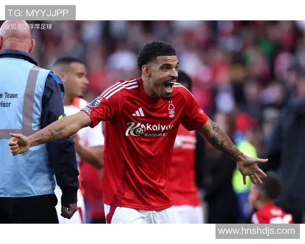 足球巨星们的朋友圈揭秘:那些与球场英雄并肩的挚友和名人们 足球巨星们的朋友圈揭秘:那些与球场英雄并肩的挚友和名人们